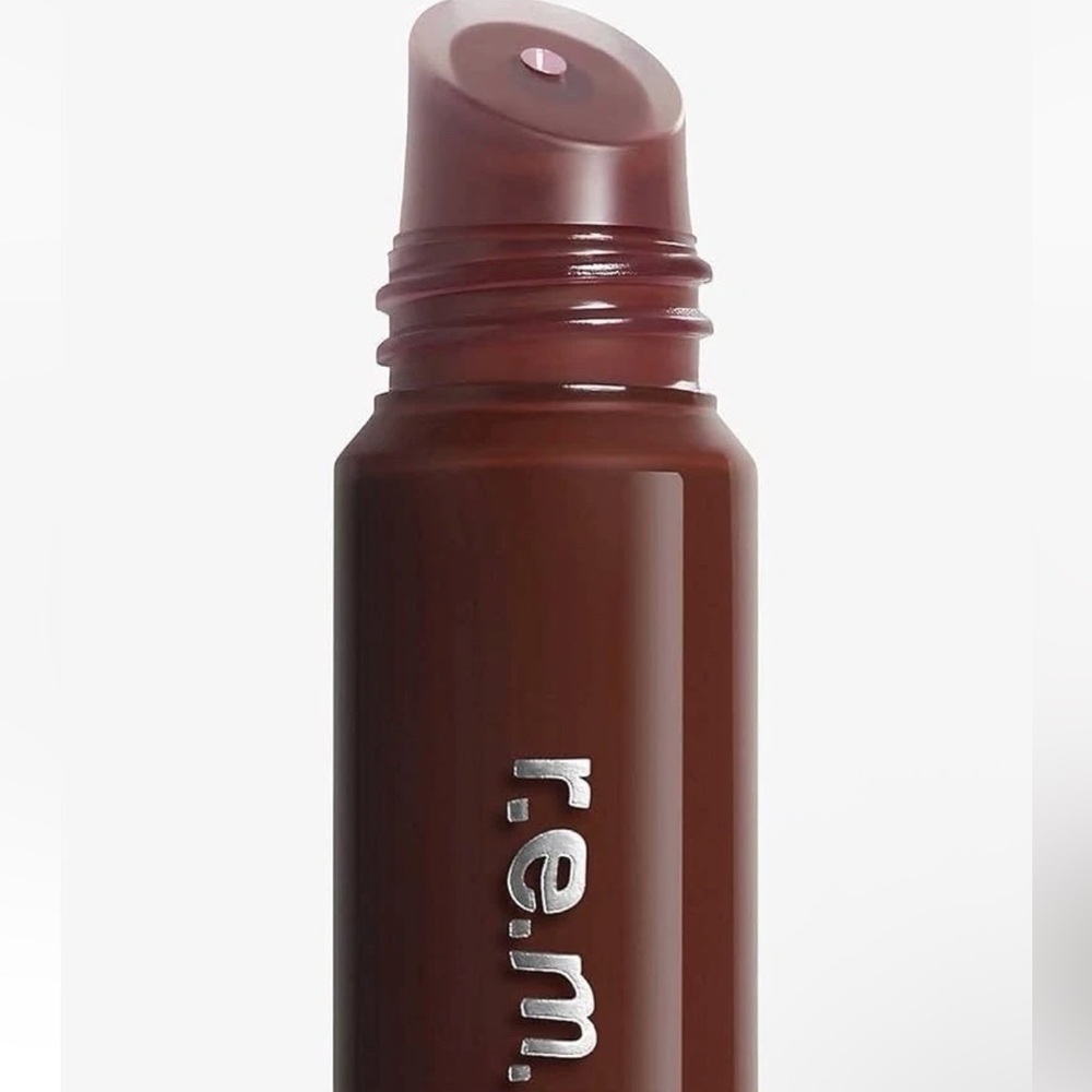 R.e.m. Beauty On Your Collar Plumping Lip Gloss, ROLL-UP, 0.28 fl oz - Picture 2 of 8